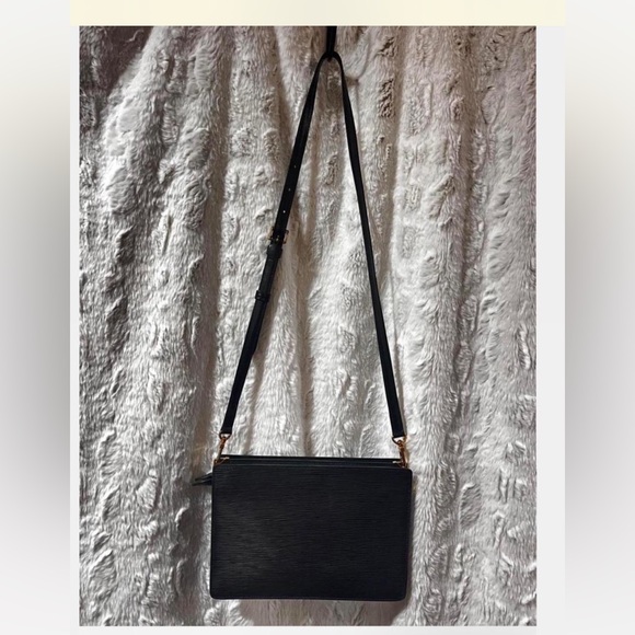 AUTHENTIC LOUIS VUITTON Enghien 2way Black Epi Leather Shoulder/Crossbody bag - Picture 2 of 8